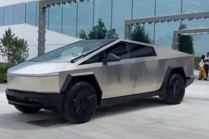 Tesla Cybertruck lateral