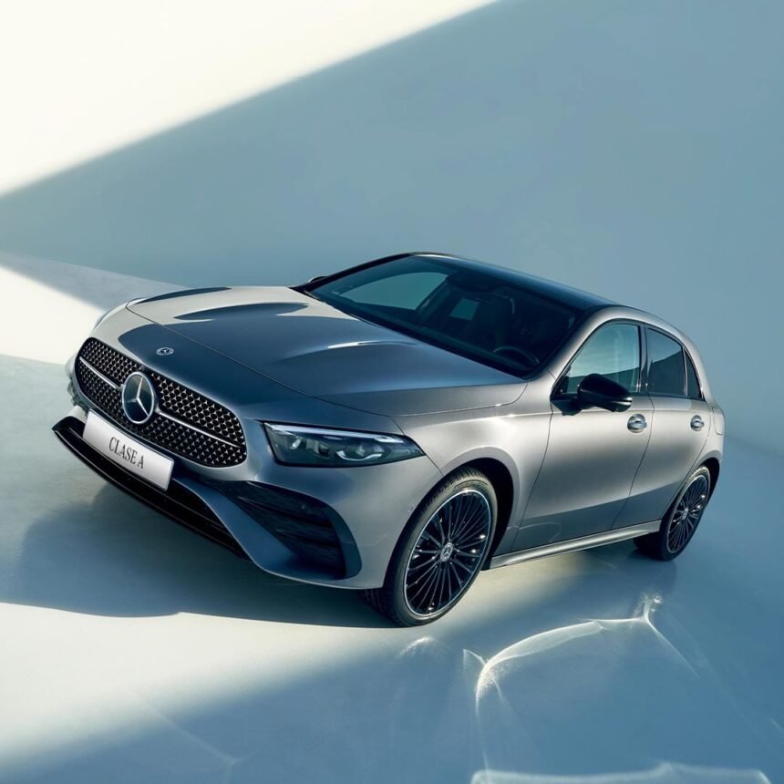 Mercedes-Benz A 250 4MATIC Hatchback (MHEV) de lado